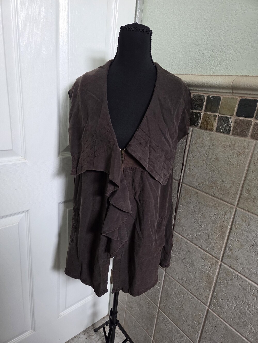 XCVI Dark Brown Ruffle Front Lightweight Vest Jacket Size Medium Boho Lagenlook
